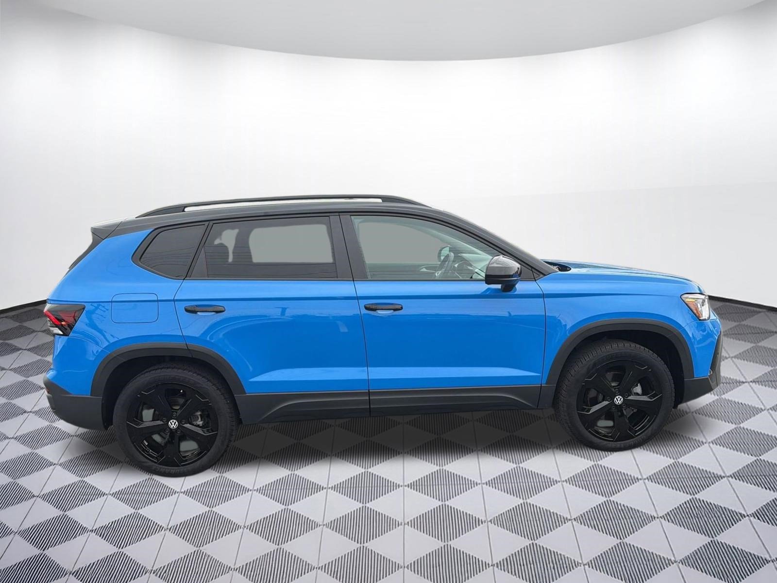 Certified 2025 Volkswagen Taos SE AWD/4WD image 8
