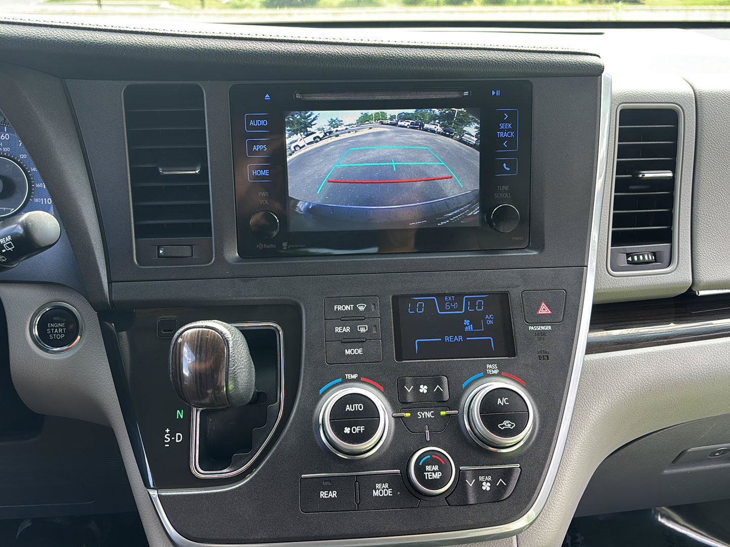 Used 2015 Toyota Sienna XLE AWD/4WD image 34