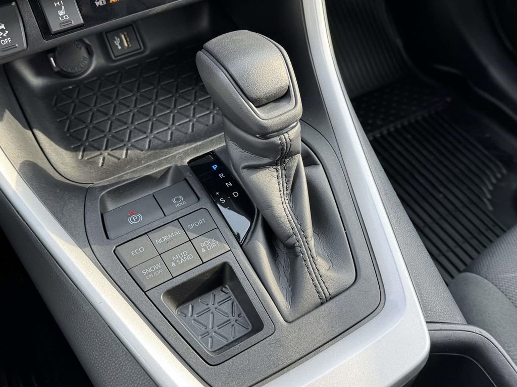 Used 2024 Toyota RAV4 XLE image 31