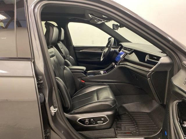 Used 2022 Jeep Grand Cherokee Overland w/ Luxury Tech Group IV image 28