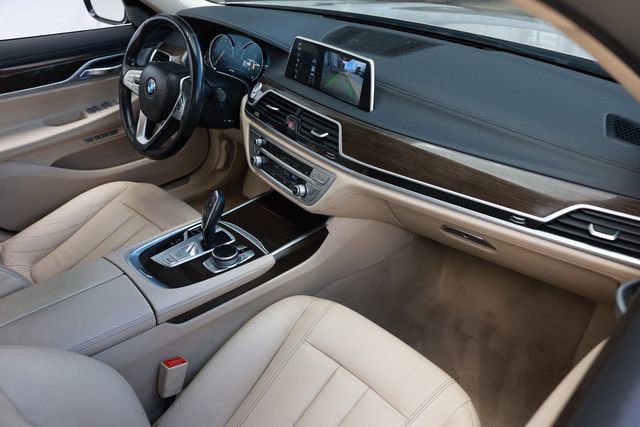 Used 2018 BMW 740i image 21