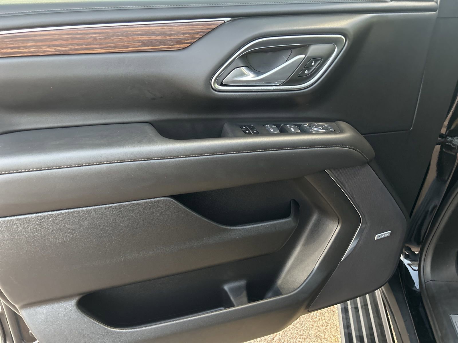 Used 2024 Chevrolet Tahoe High Country image 9