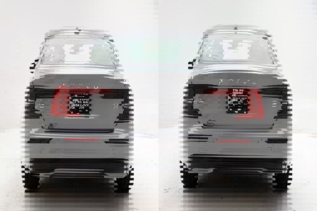 Used 2025 Volvo S60 B5 Core image 9