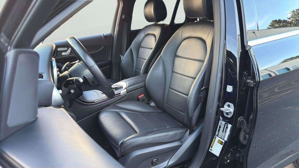 Used 2021 Mercedes-Benz GLC 300 4MATIC image 13