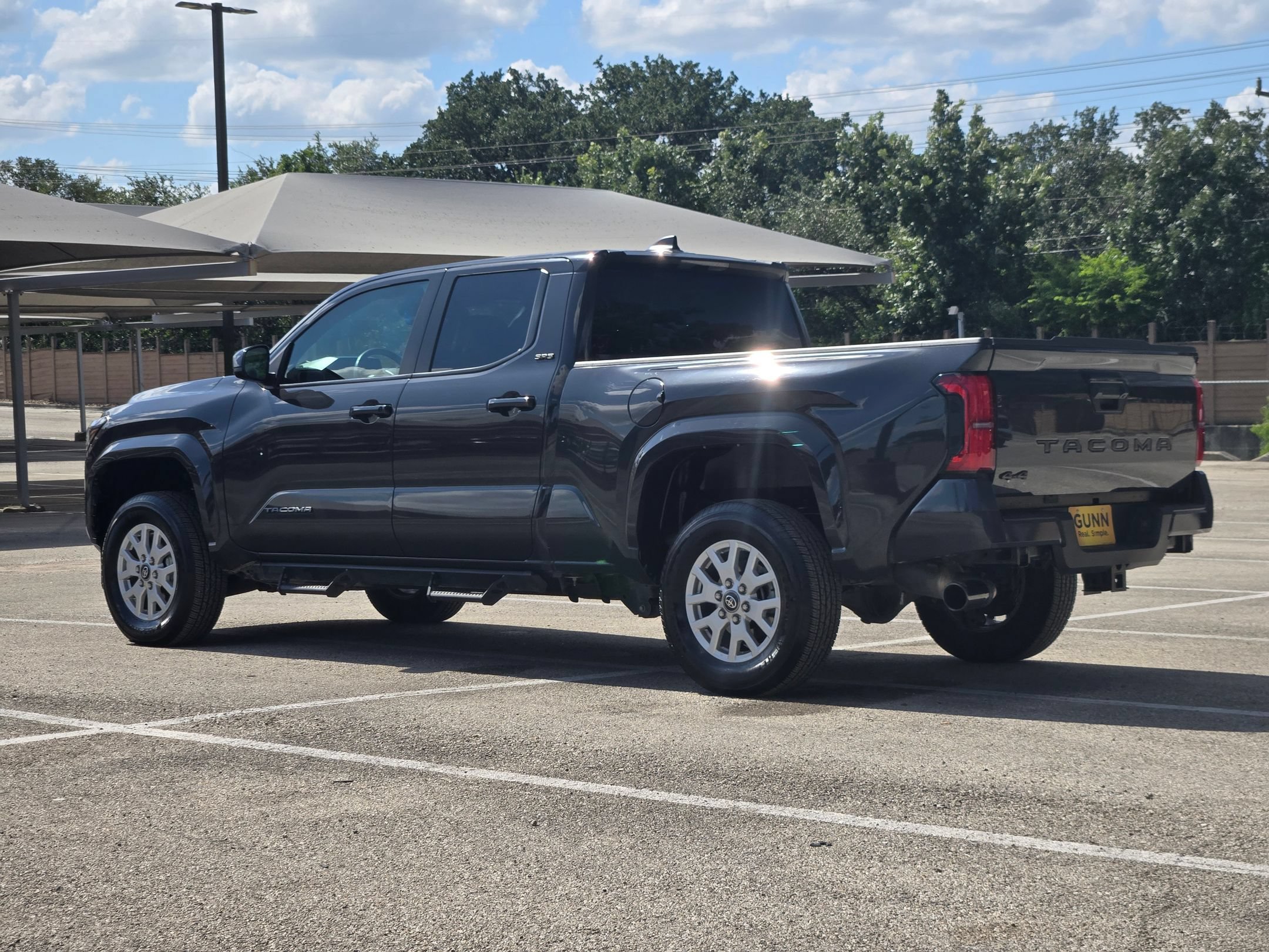 Used 2025 Toyota Tacoma SR5 AWD/4WD image 5