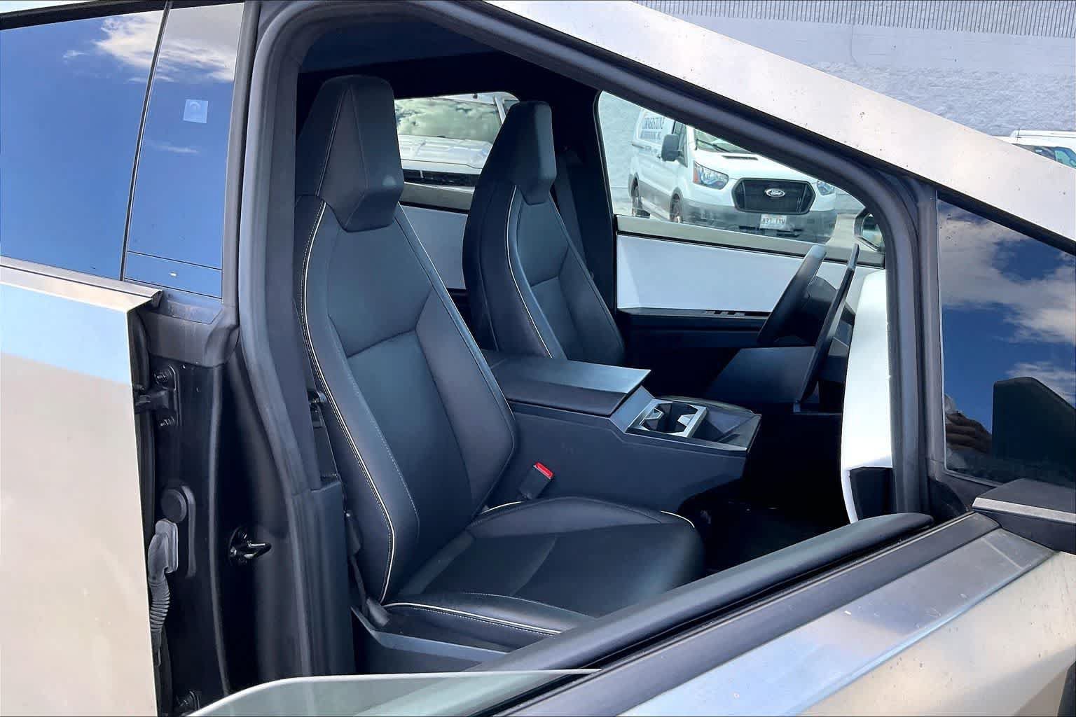 Used 2024 Tesla Cybertruck AWD Crew Cab image 13