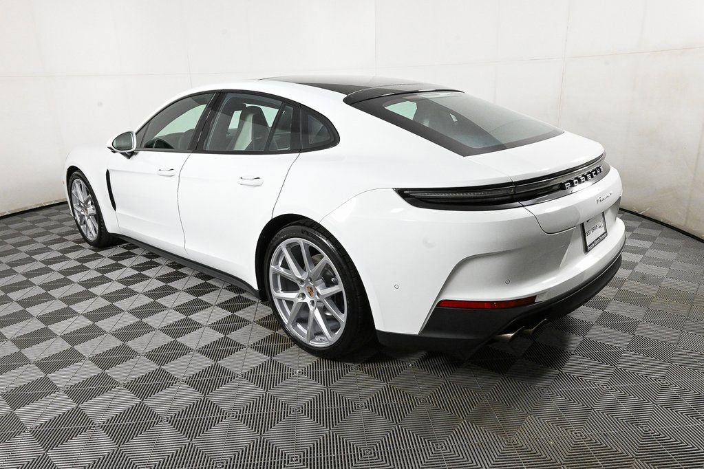 Used 2025 Porsche Panamera image 3