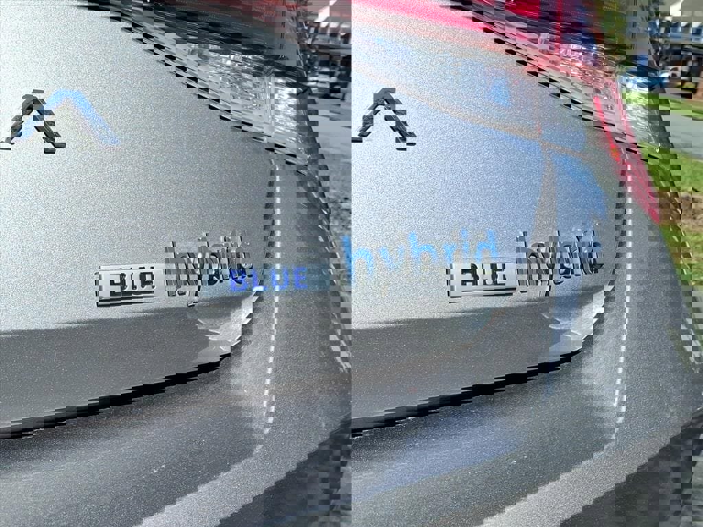 Used 2023 Hyundai Elantra Blue image 22