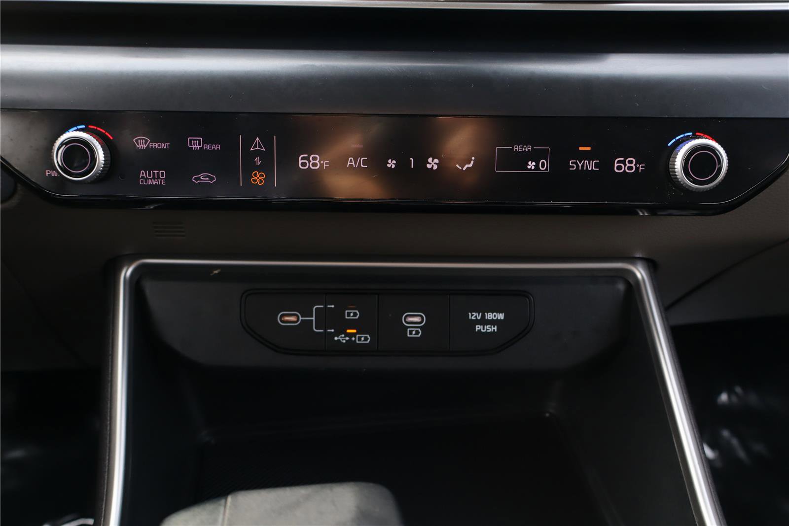 Certified 2025 Kia Carnival image 21