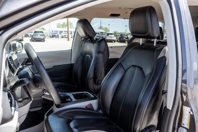 Used 2023 Chrysler Pacifica Touring-L FWD image 24