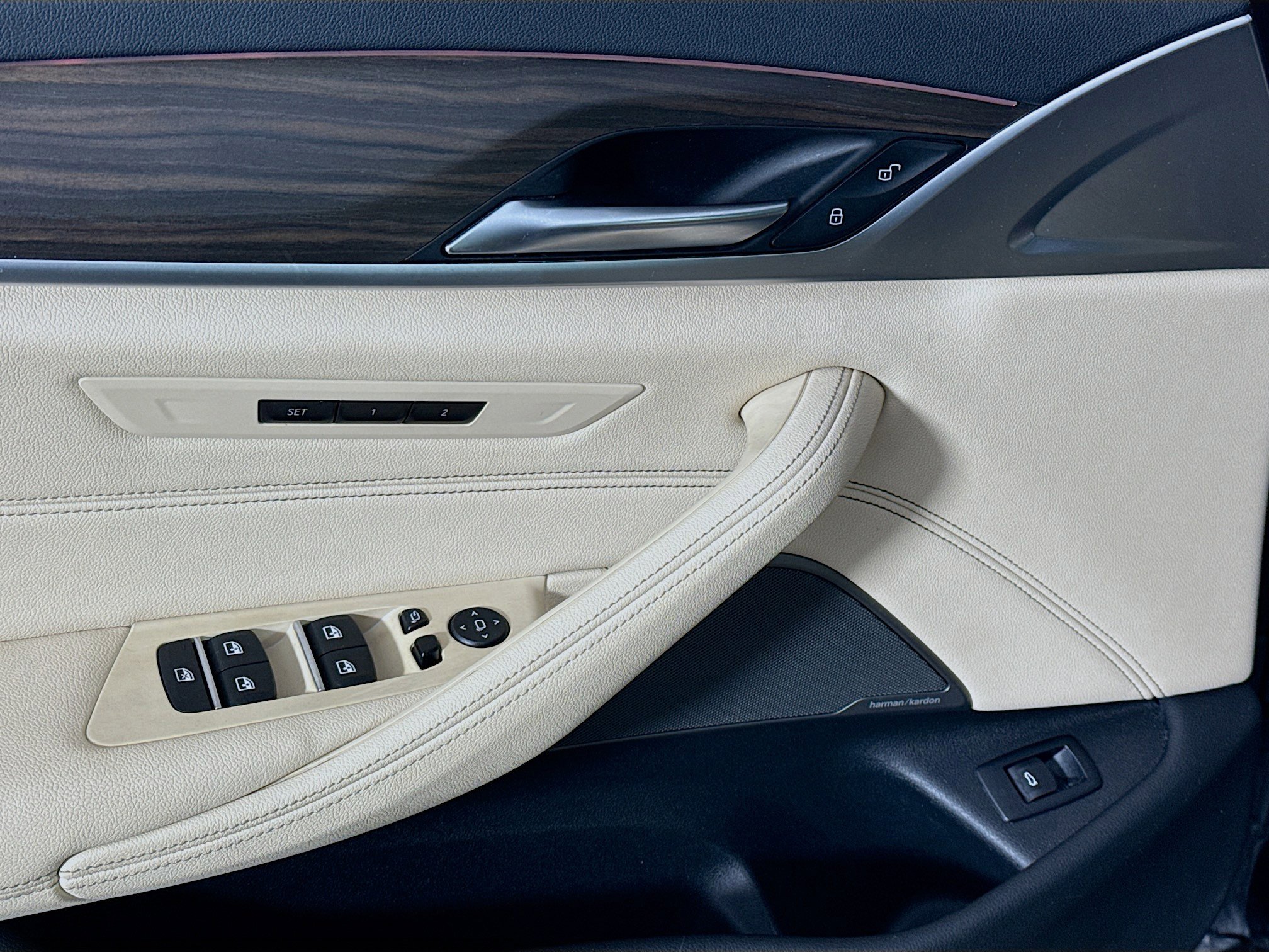 Used 2023 BMW 540i w/ Premium Package image 24