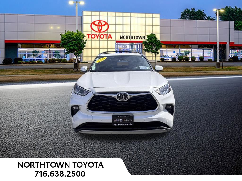 Used 2023 Toyota Highlander Platinum AWD/4WD image 3