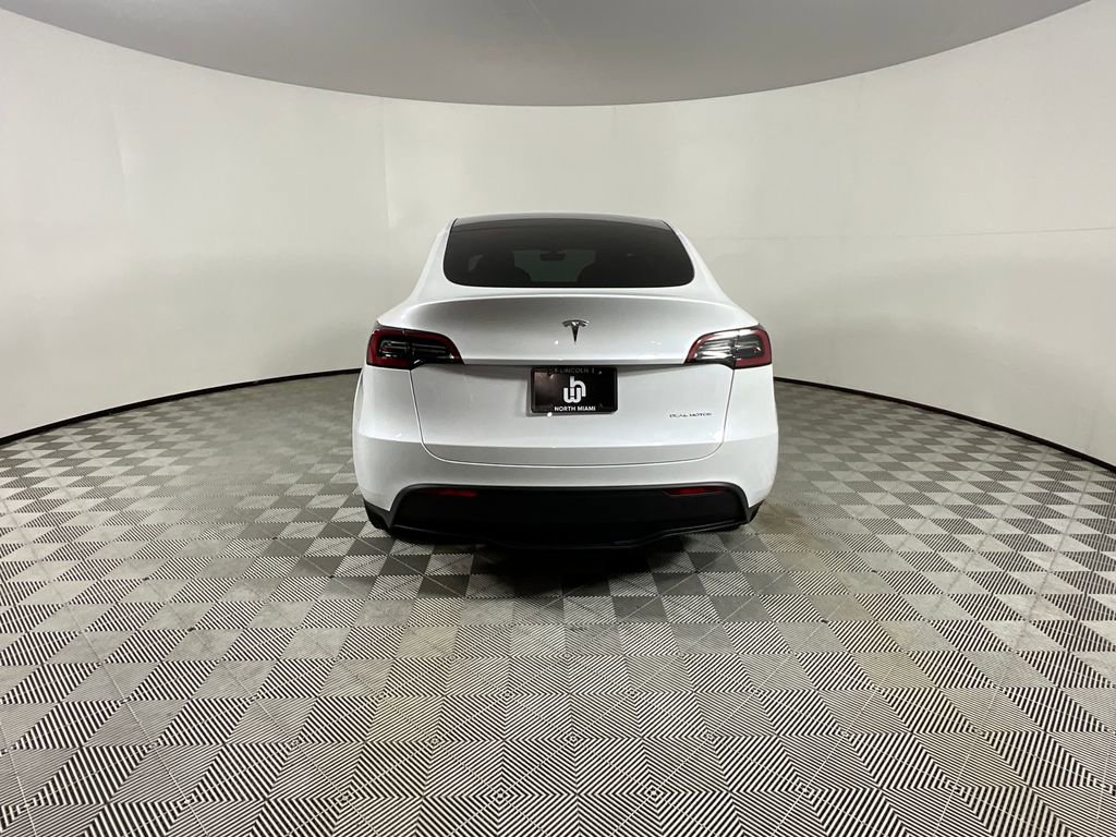 Used 2024 Tesla Model Y Long Range AWD/4WD image 7