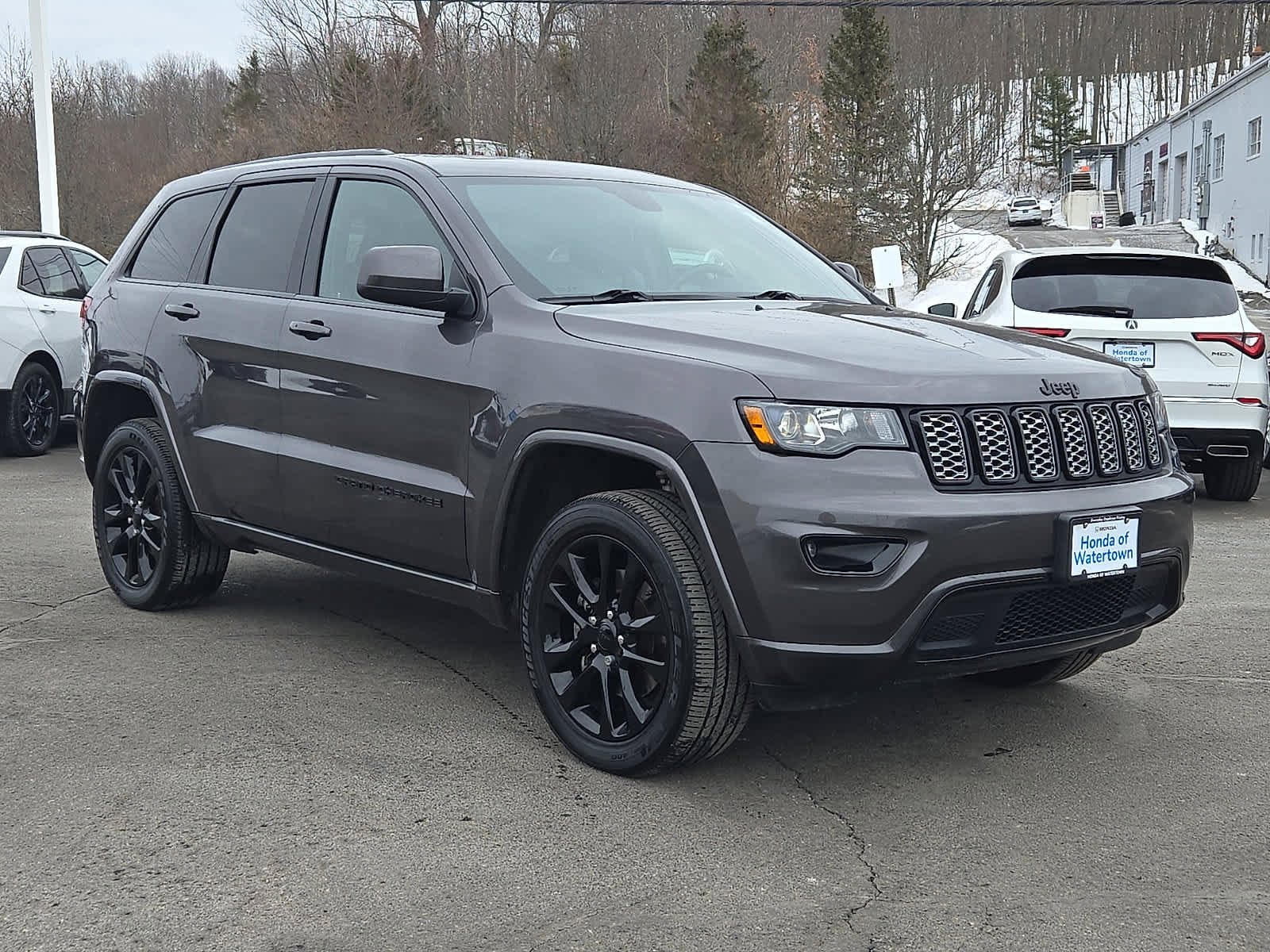 Used 2021 Jeep Grand Cherokee Laredo X image 4