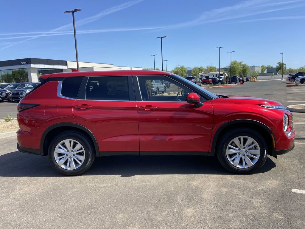New 2026 Mitsubishi Outlander ES FWD image 2