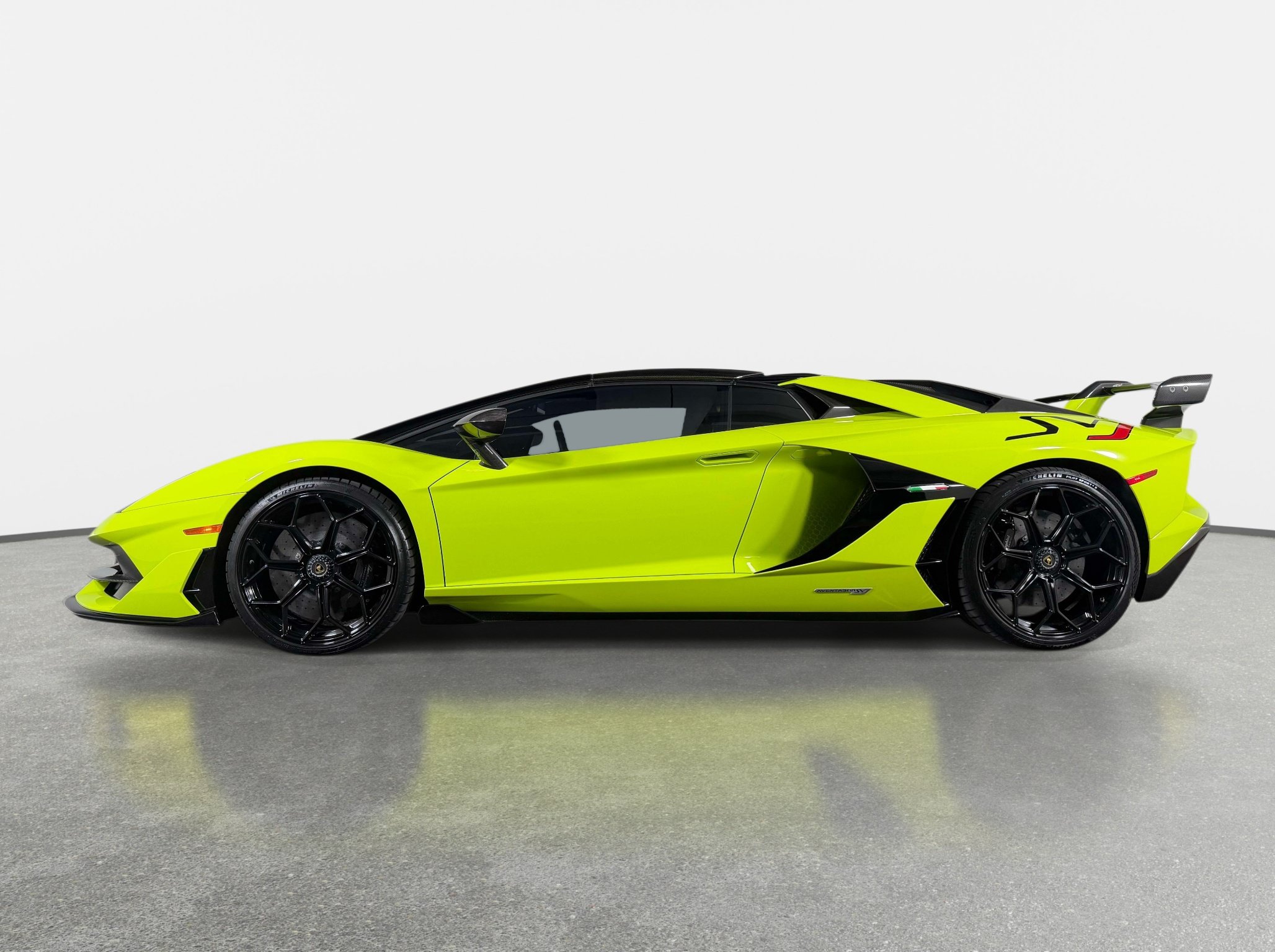 Used 2020 Lamborghini Aventador SVJ AWD/4WD image 19