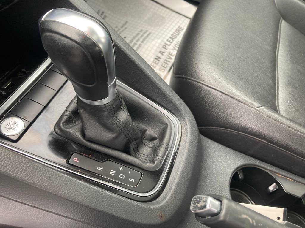 Used 2017 Volkswagen Jetta SEL image 31