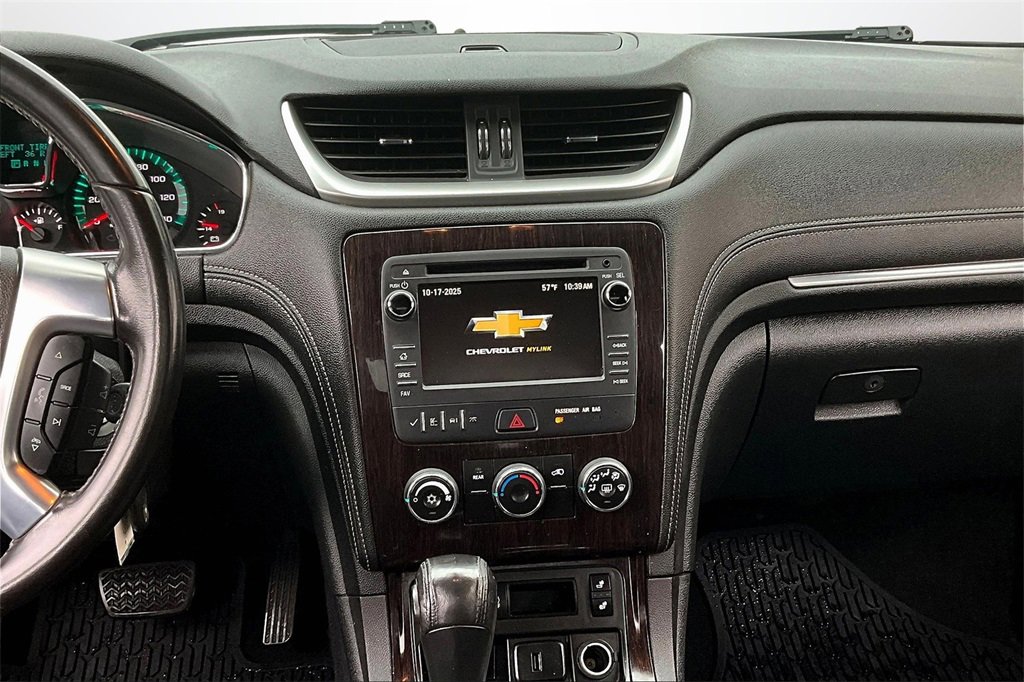 Used 2017 Chevrolet Traverse LT w/ Style and Technology Package image 9