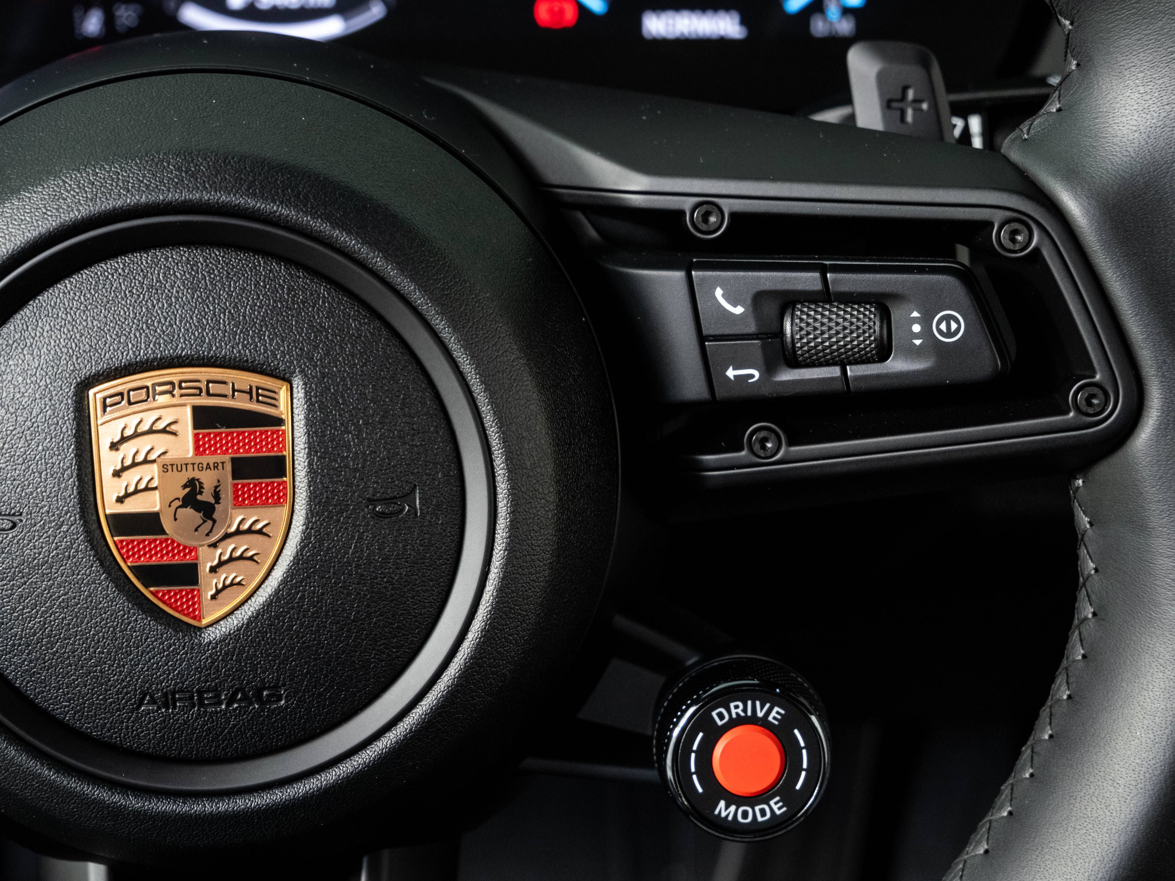 Used 2025 Porsche 911 Carrera w/ Premium Package RWD image 11