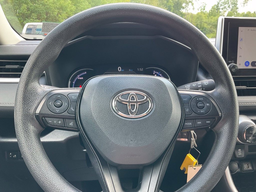 Used 2025 Toyota RAV4 LE AWD/4WD image 6