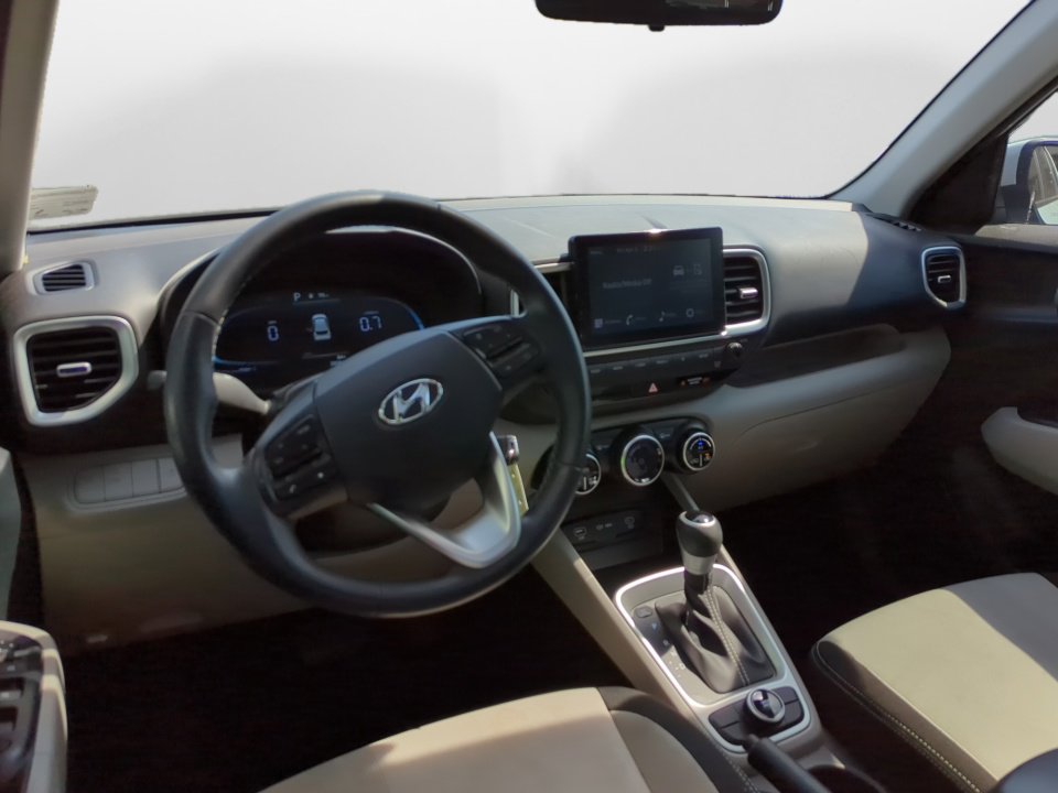Used 2023 Hyundai Venue SEL image 14