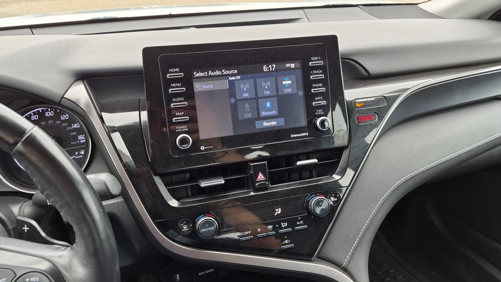 Used 2022 Toyota Camry SE w/ Cold Weather Package FWD image 12
