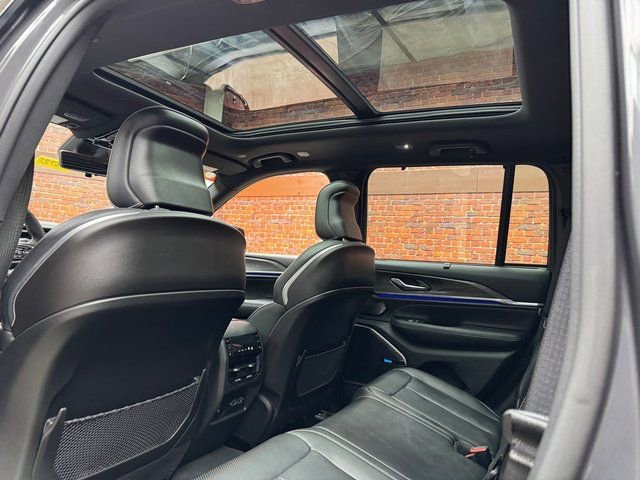 Used 2024 Jeep Grand Cherokee Overland w/ Luxury Tech Group IV image 24