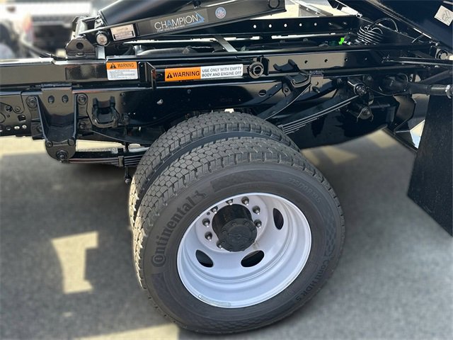 New 2025 Ford F550 4x4 Regular Cab Super Duty image 17