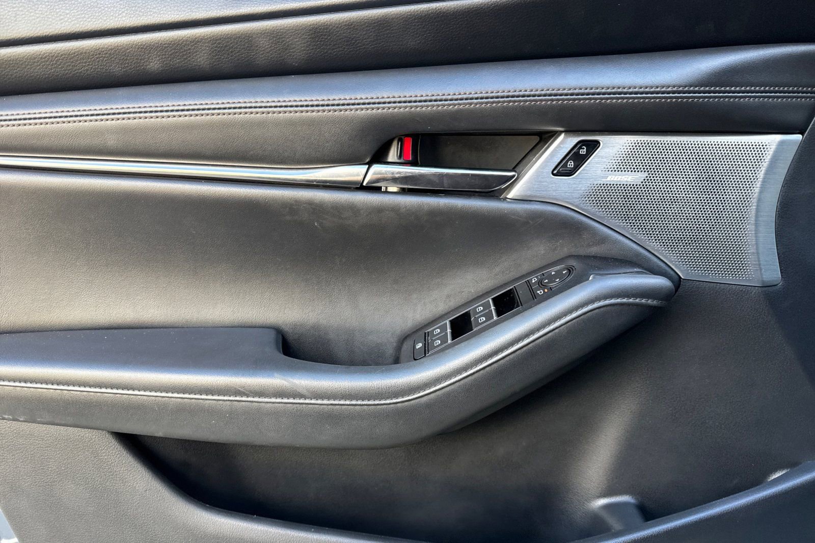 Used 2021 MAZDA MAZDA3 Hatchback w/Premium Plus Pkg image 10