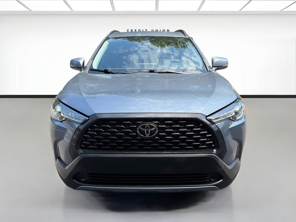 Used 2024 Toyota Corolla Cross LE FWD image 2