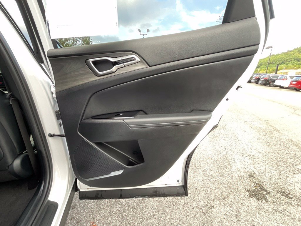 Used 2025 Kia Sportage X-Line AWD/4WD image 23