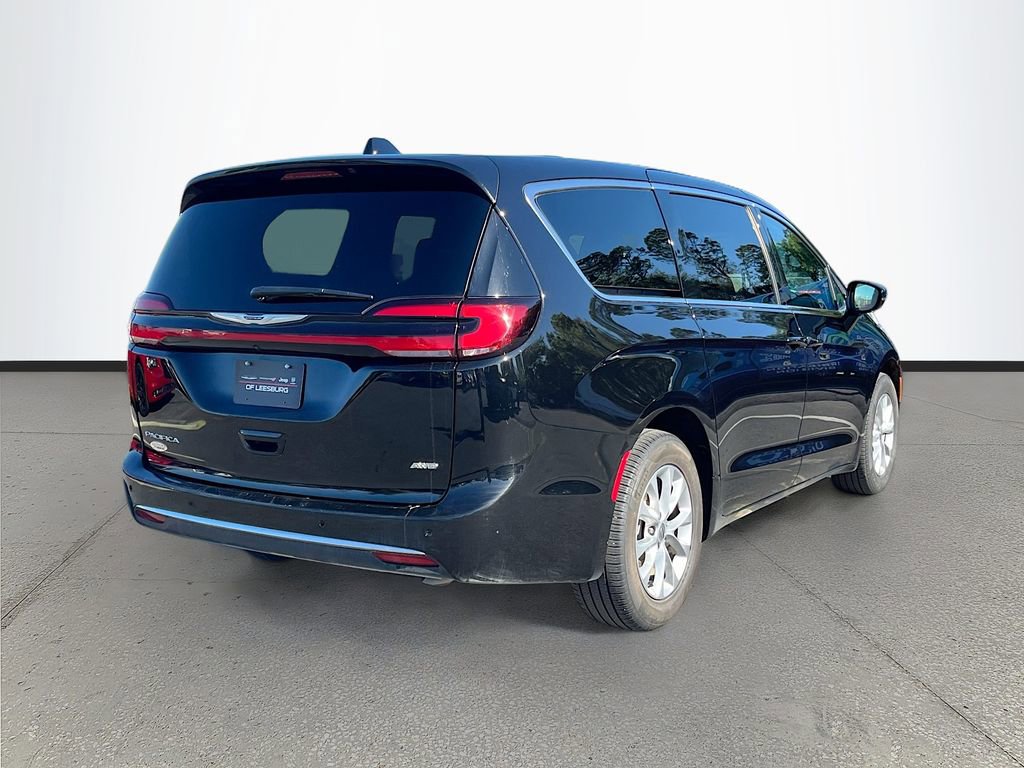 Certified 2025 Chrysler Pacifica Select image 5