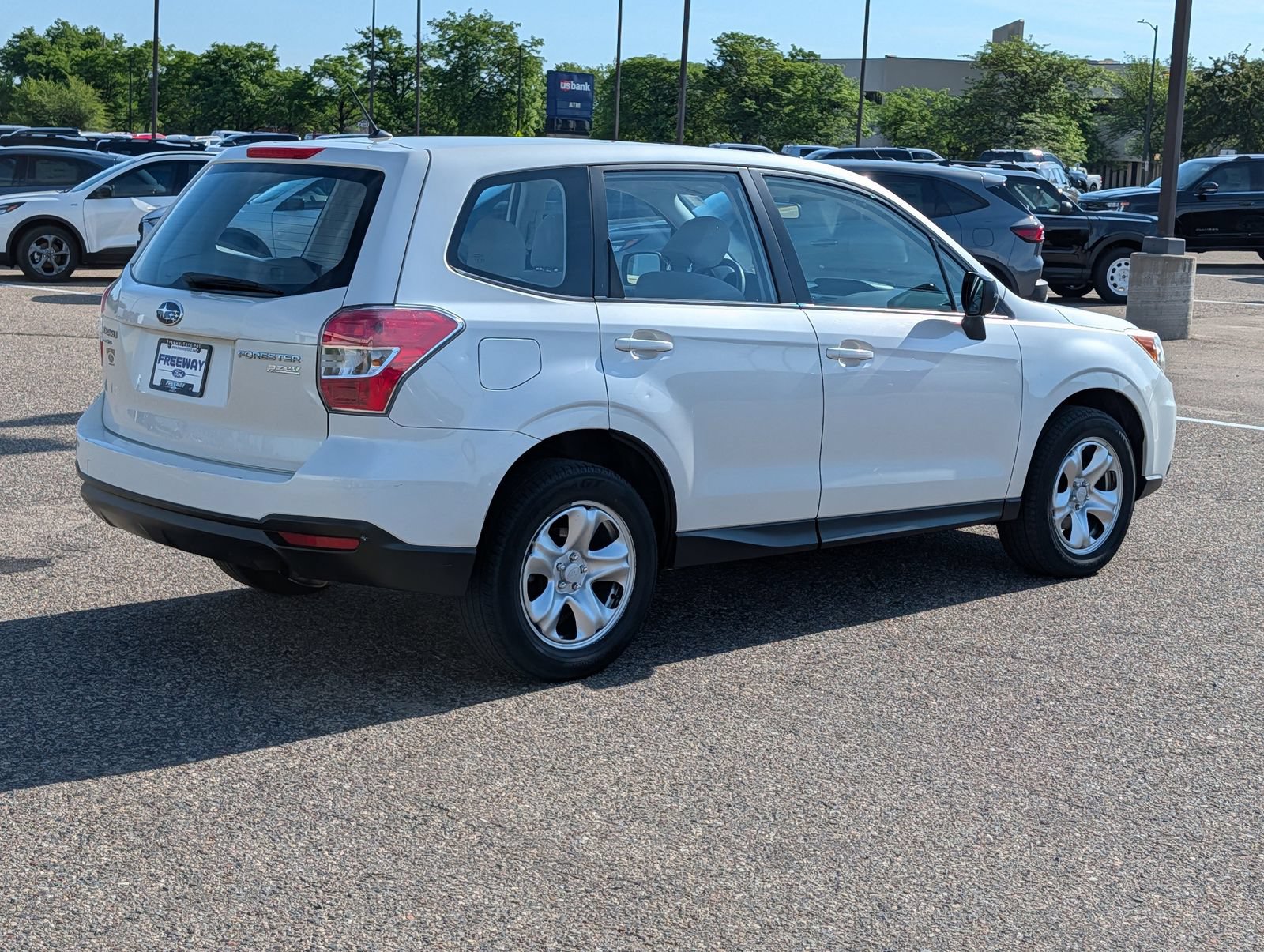 Used 2014 Subaru Forester 2.5i AWD/4WD image 6