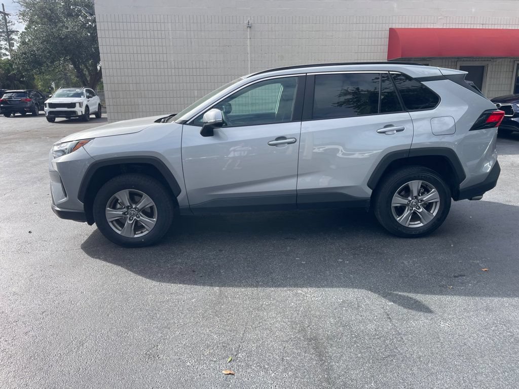 Used 2025 Toyota RAV4 XLE AWD/4WD image 2