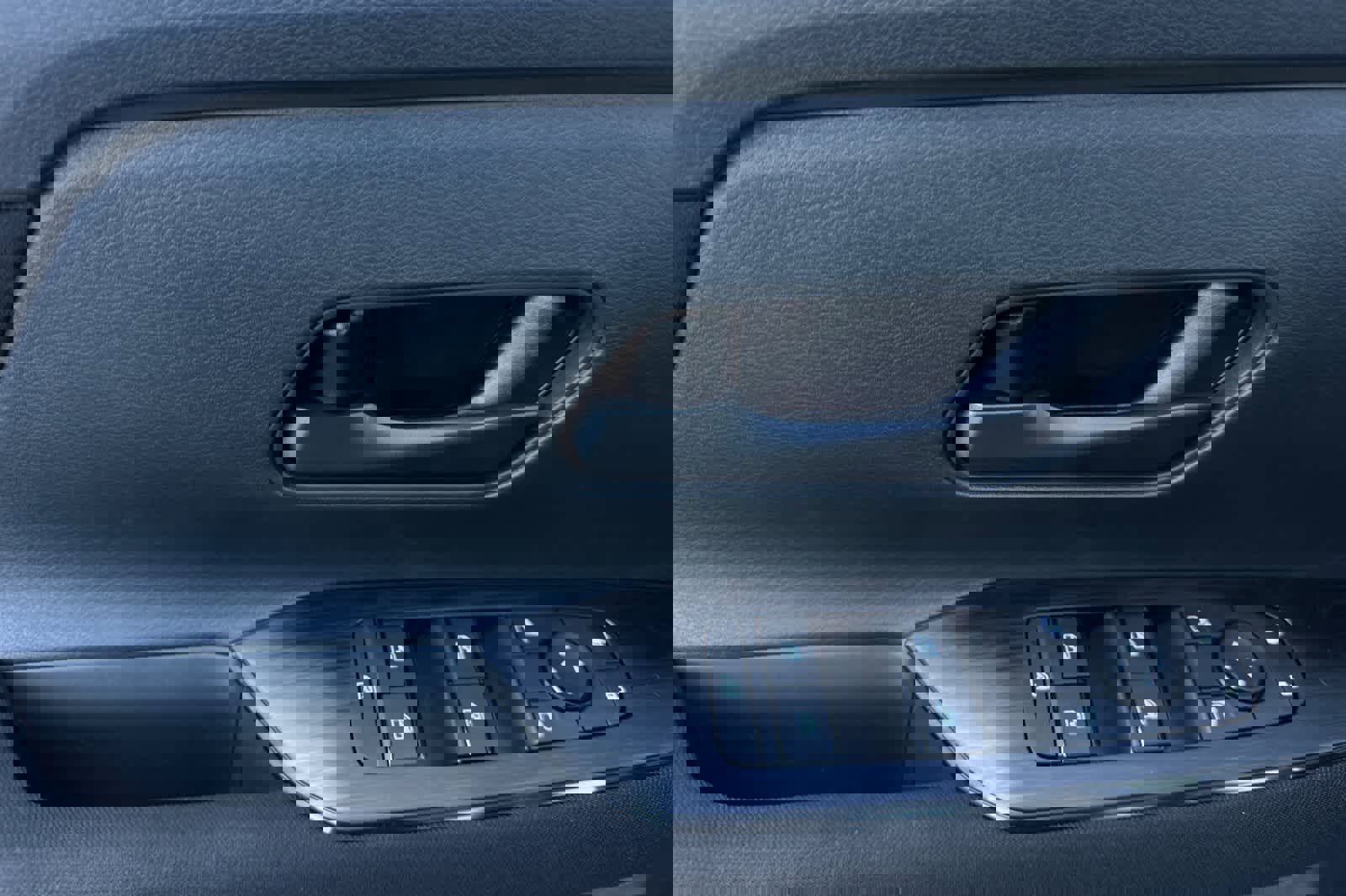 New 2026 Nissan Kicks S image 13