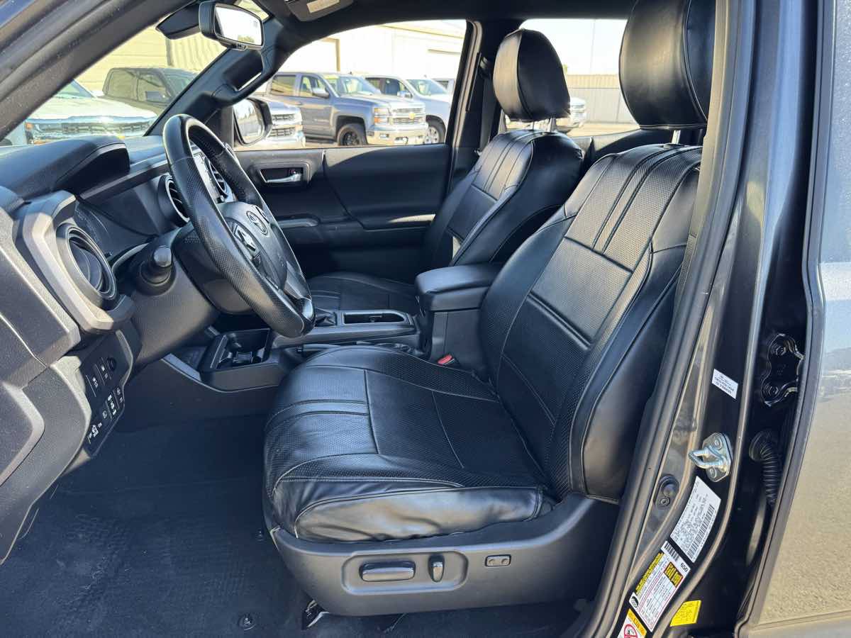 Used 2020 Toyota Tacoma TRD Off-Road w/ Technology Package AWD/4WD image 23