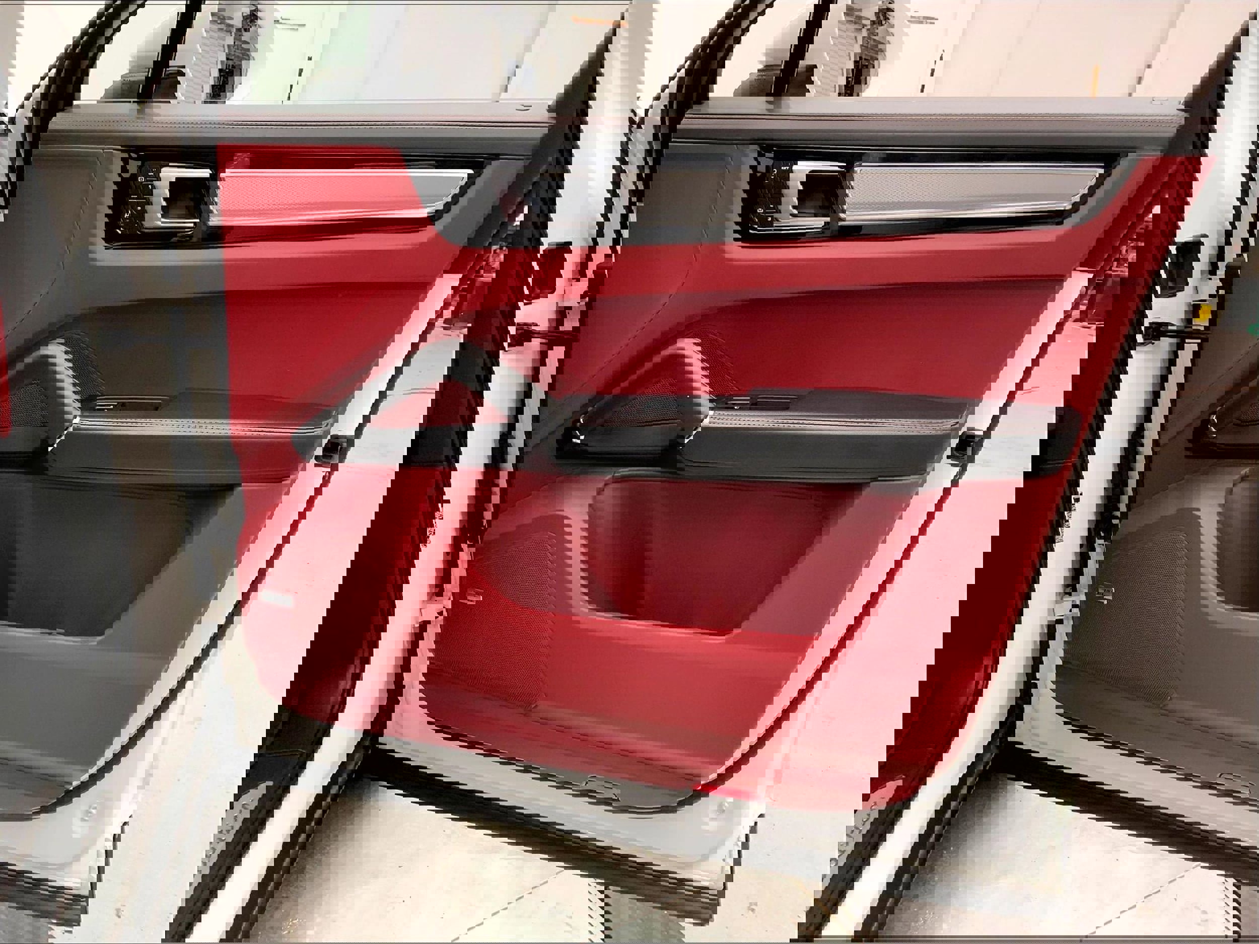 Used 2022 Porsche Cayenne Coupe image 28