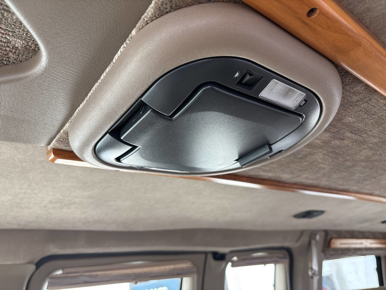 Used 2001 Chevrolet Express 1500 RWD image 31