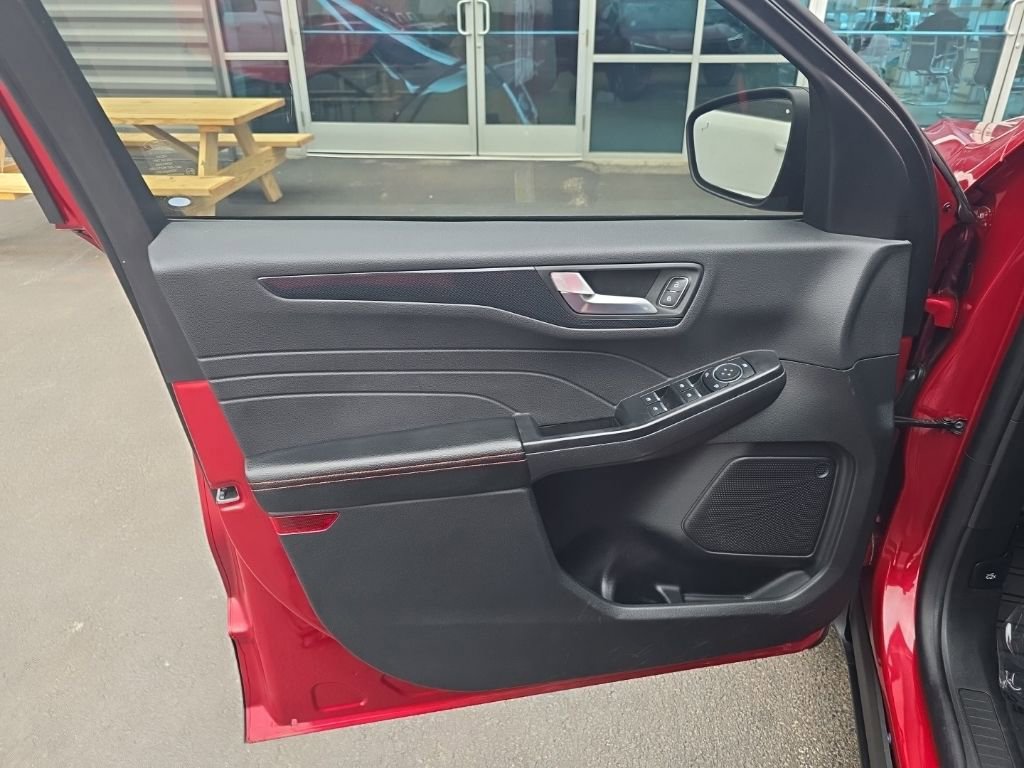 Used 2025 Ford Escape ST-Line w/ Equipment Group 301A image 12