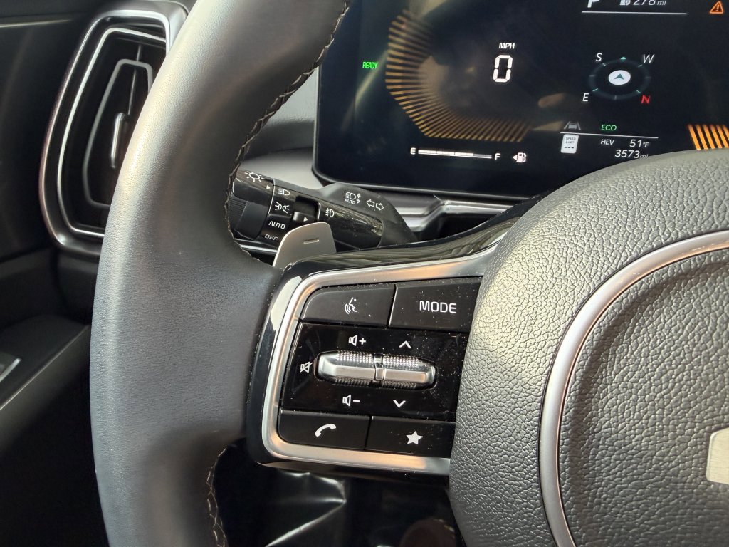 Used 2025 Kia Sorento EX image 28