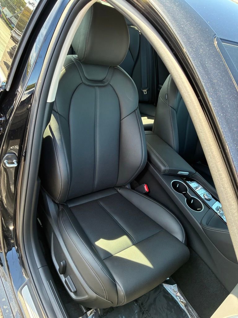 Used 2025 Genesis G70 2.5T image 30