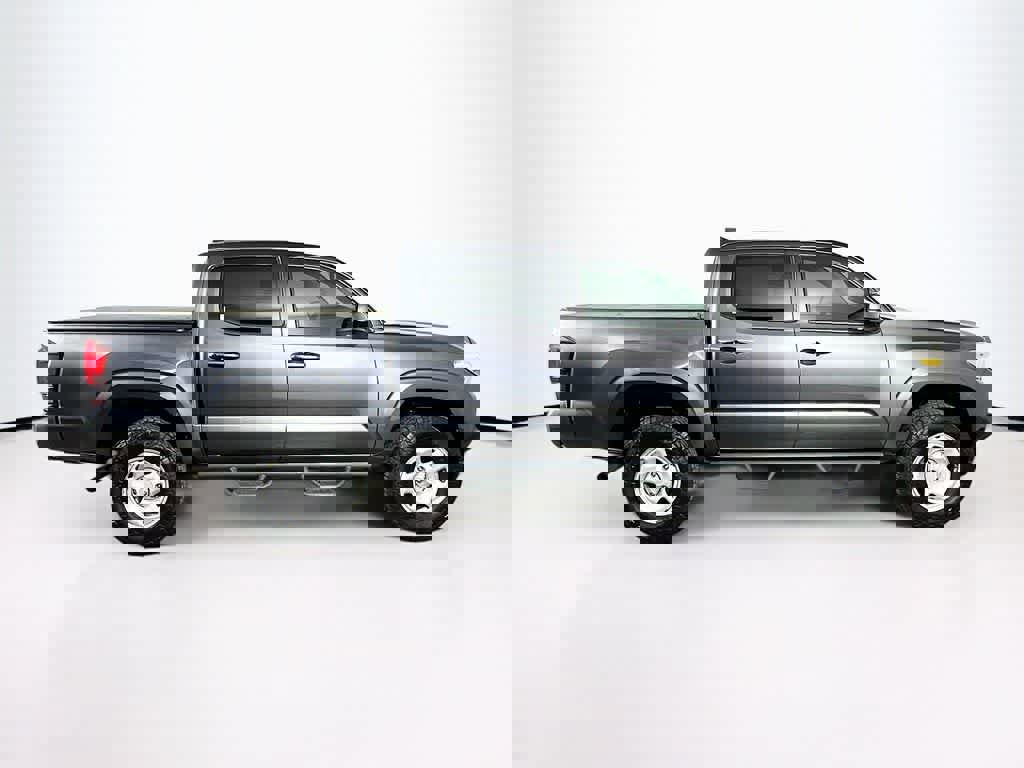 Used 2018 Toyota Tacoma SR w/ SR Convenience Package image 24