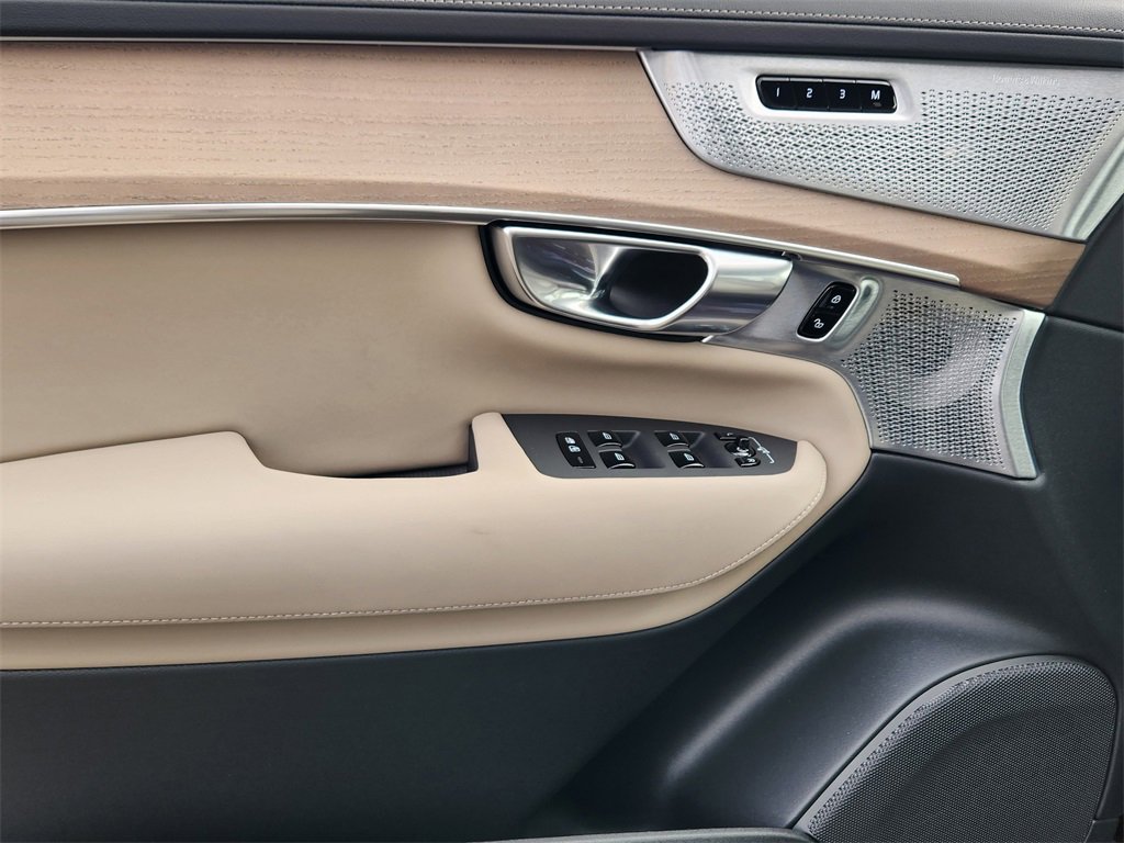 New 2026 Volvo XC90 T8 Ultra w/ Lounge Package image 3