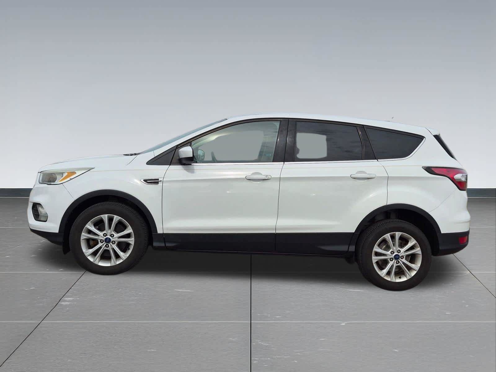 Used 2017 Ford Escape SE AWD/4WD image 3