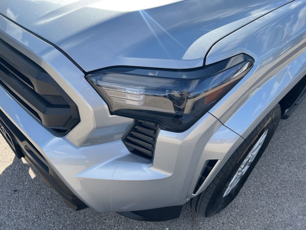 Used 2025 Toyota Tacoma SR5 AWD/4WD image 27
