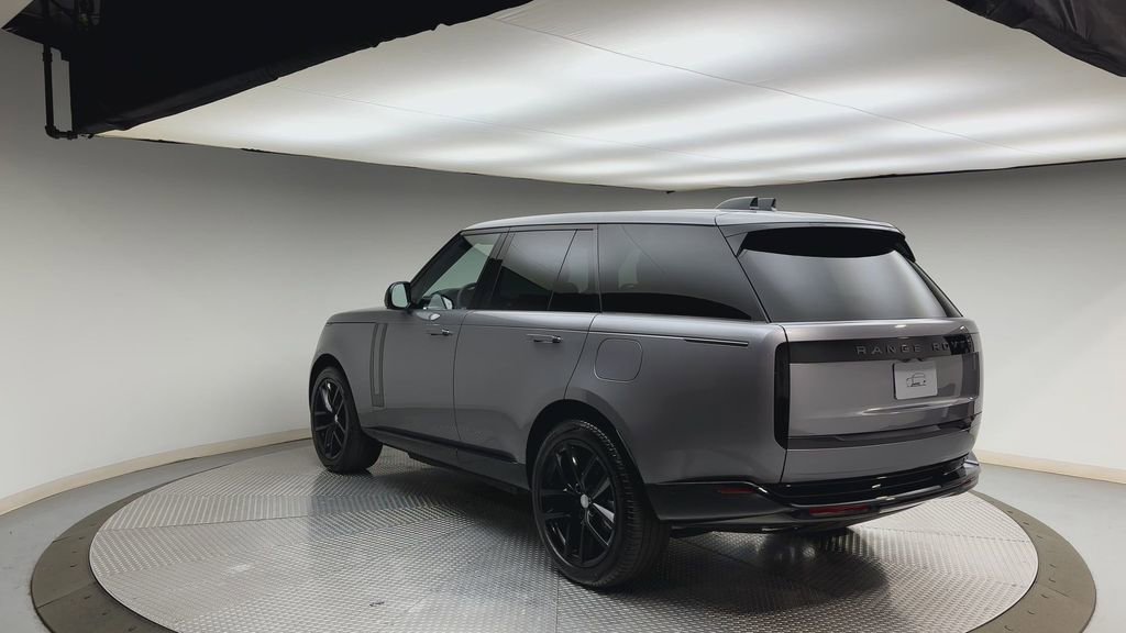 Used 2025 Land Rover Range Rover SE image 4