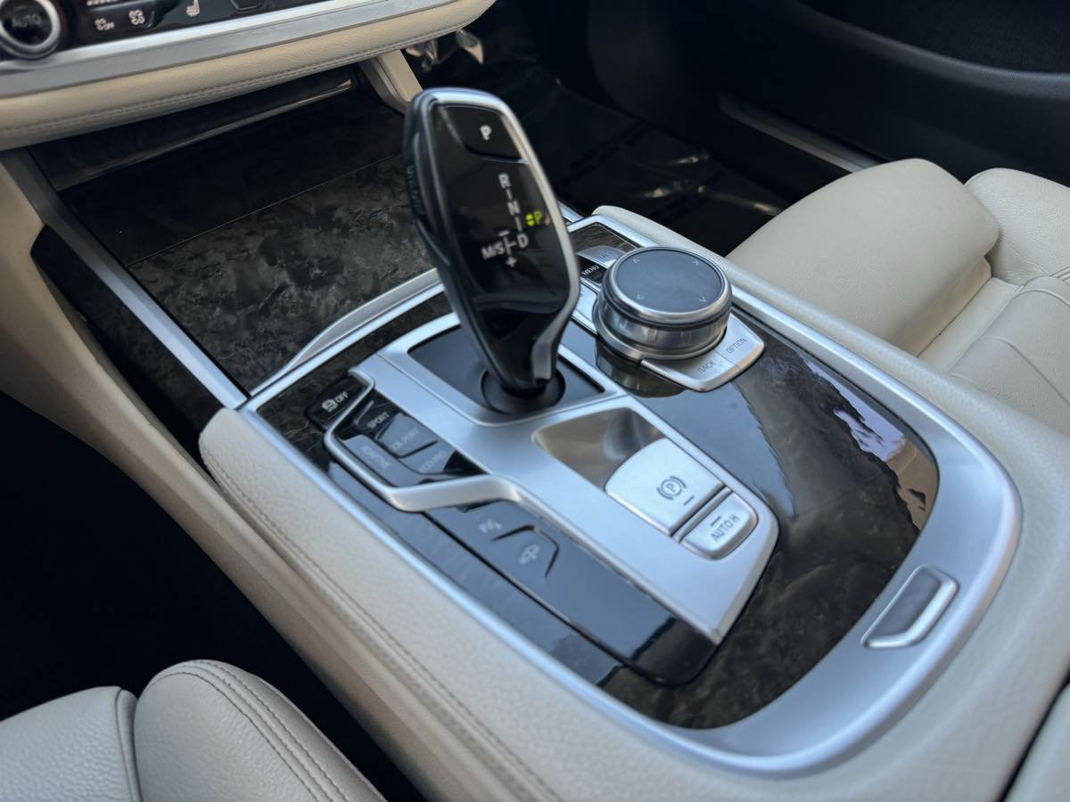 Used 2018 BMW 750i xDrive AWD/4WD image 17