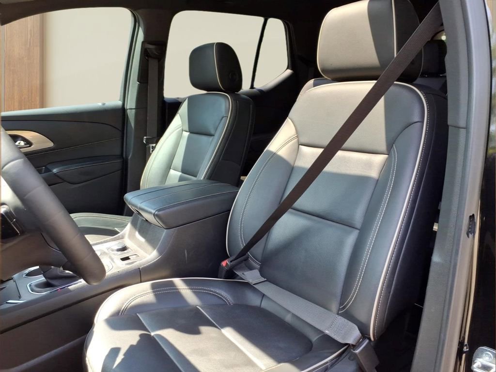 Certified 2023 Chevrolet Traverse Premier w/ Redline Edition FWD image 17