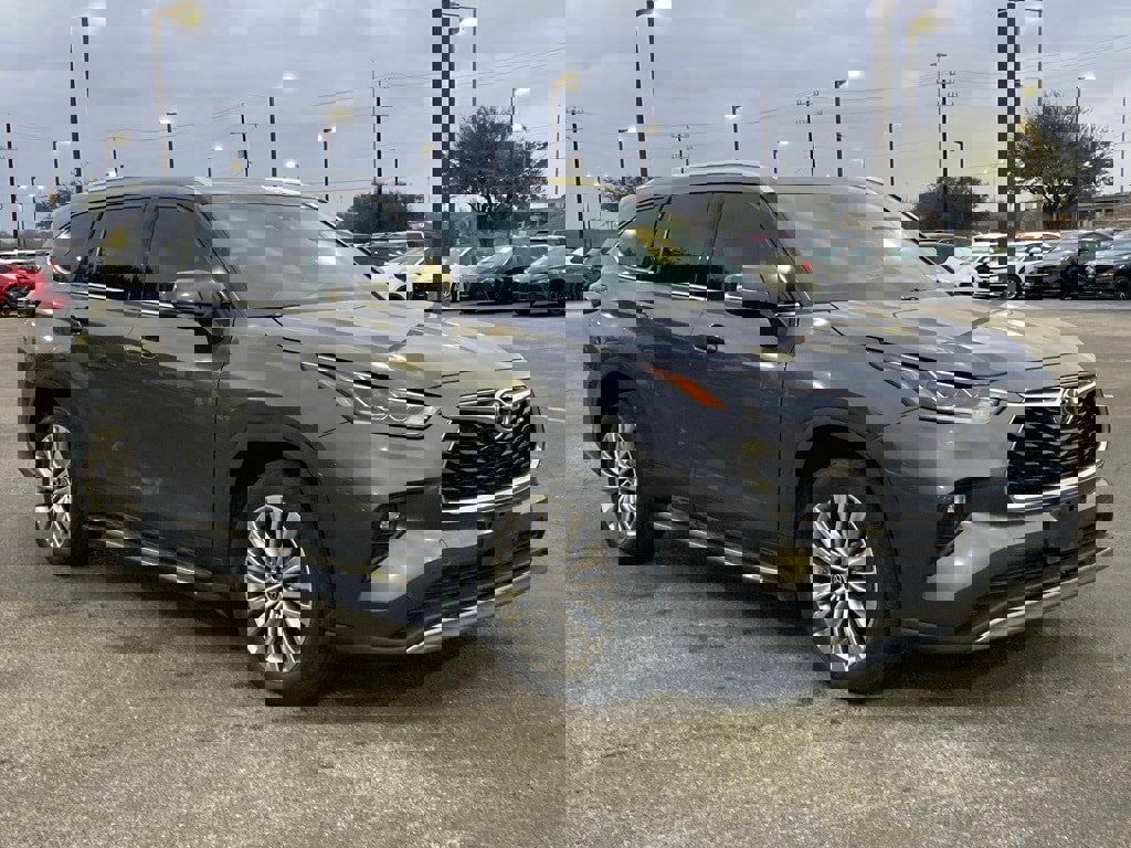 Certified 2022 Toyota Highlander Platinum image 3