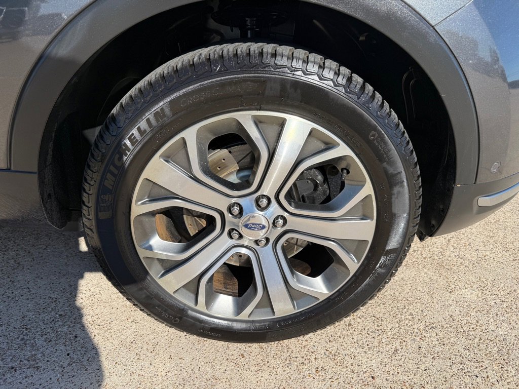 Used 2018 Ford Explorer Platinum AWD/4WD image 11